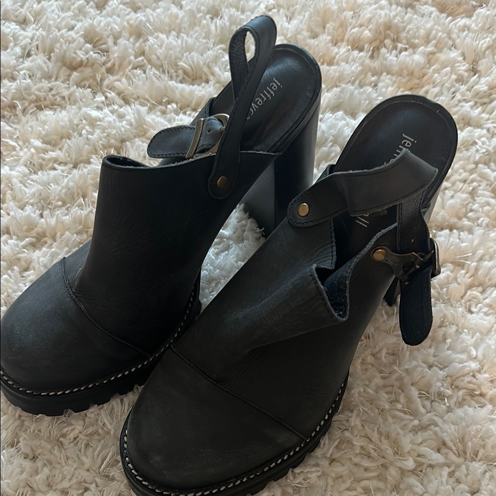 New & Never worn Jeffrey Campbell Black Mules Stylish and Comfortable